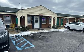 Hillcrest Motel By Oyo Aurora Near Lawrenceburg